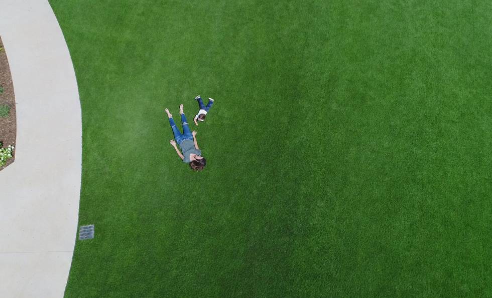 Mother and child relaxing on the sheraton carlsbad at legoland artificial grass project