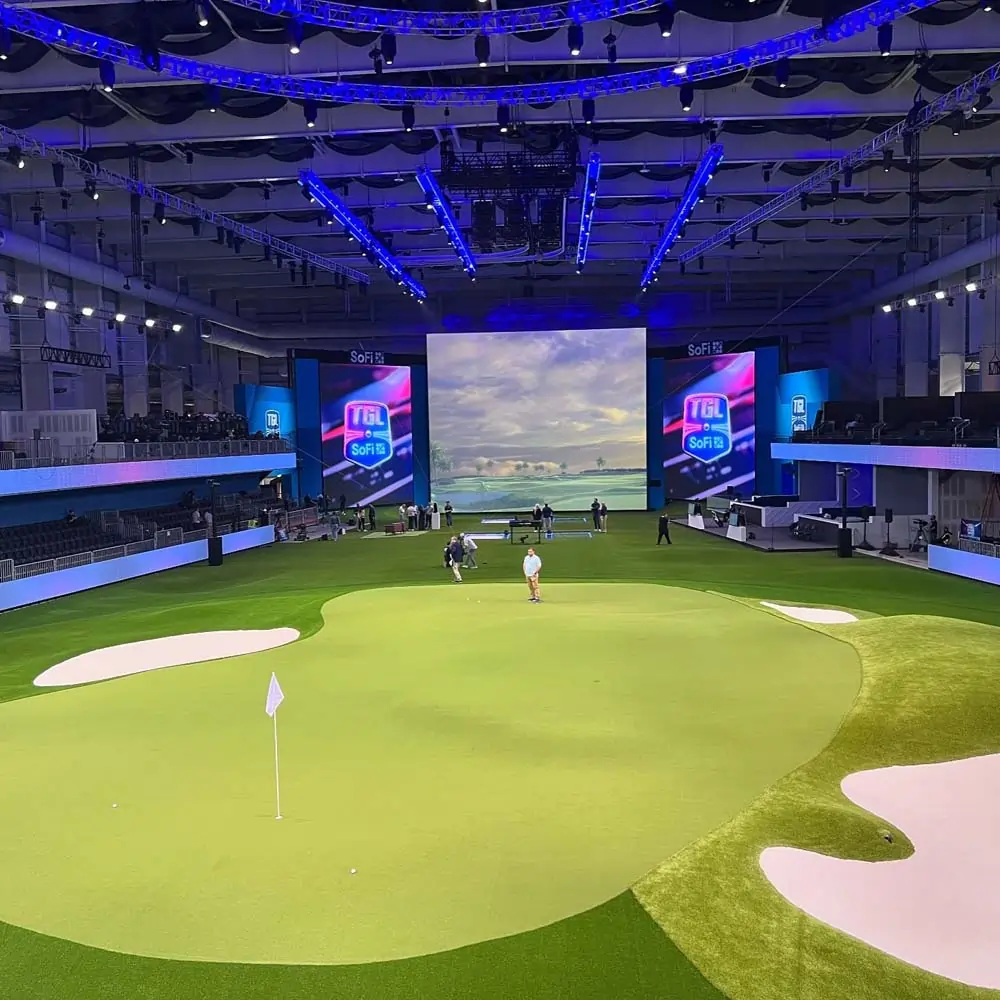 Indoor commercial golf simulator from SYNLawn